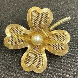 EUC Vntg '50's Coro Brand 4-Leaf Clover Pin, Gold-Tone Mesh, Faux Pearl, 1 3/8"D